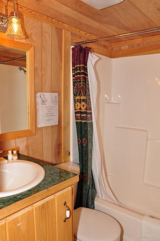 Plymouth Rock Camping Resort Deluxe Cabin 19 Elkhart Lake Luaran gambar