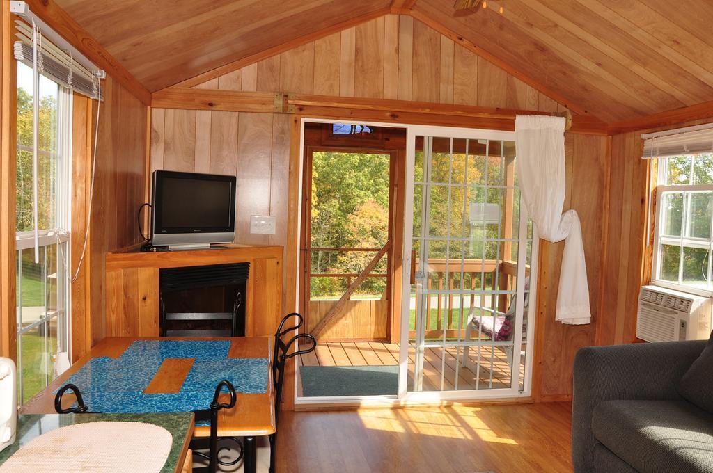 Plymouth Rock Camping Resort Deluxe Cabin 19 Elkhart Lake Luaran gambar