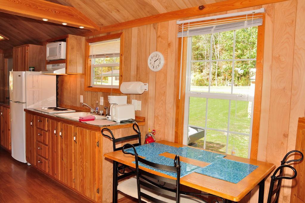 Plymouth Rock Camping Resort Deluxe Cabin 19 Elkhart Lake Luaran gambar